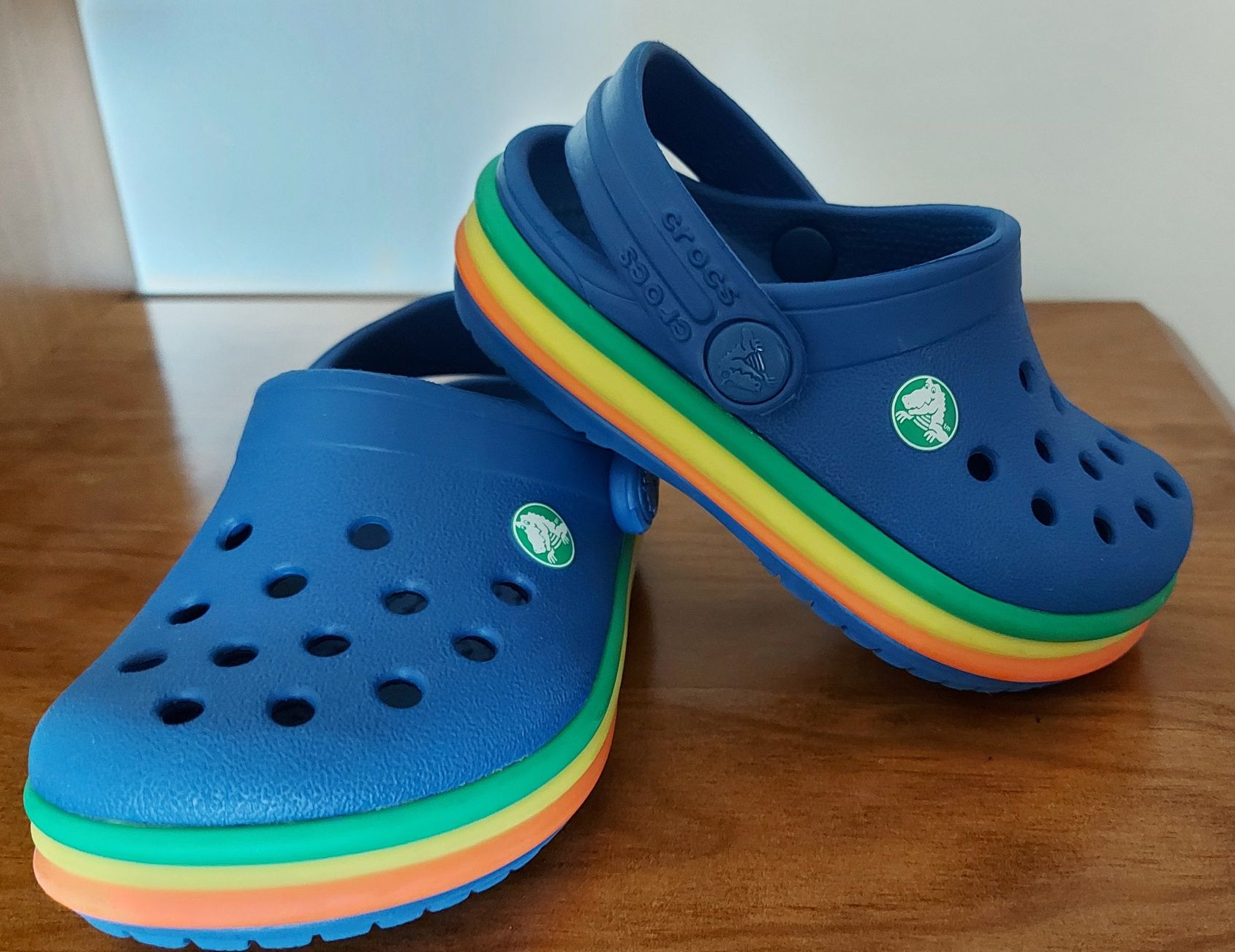 Crocs Rainbow para bebé