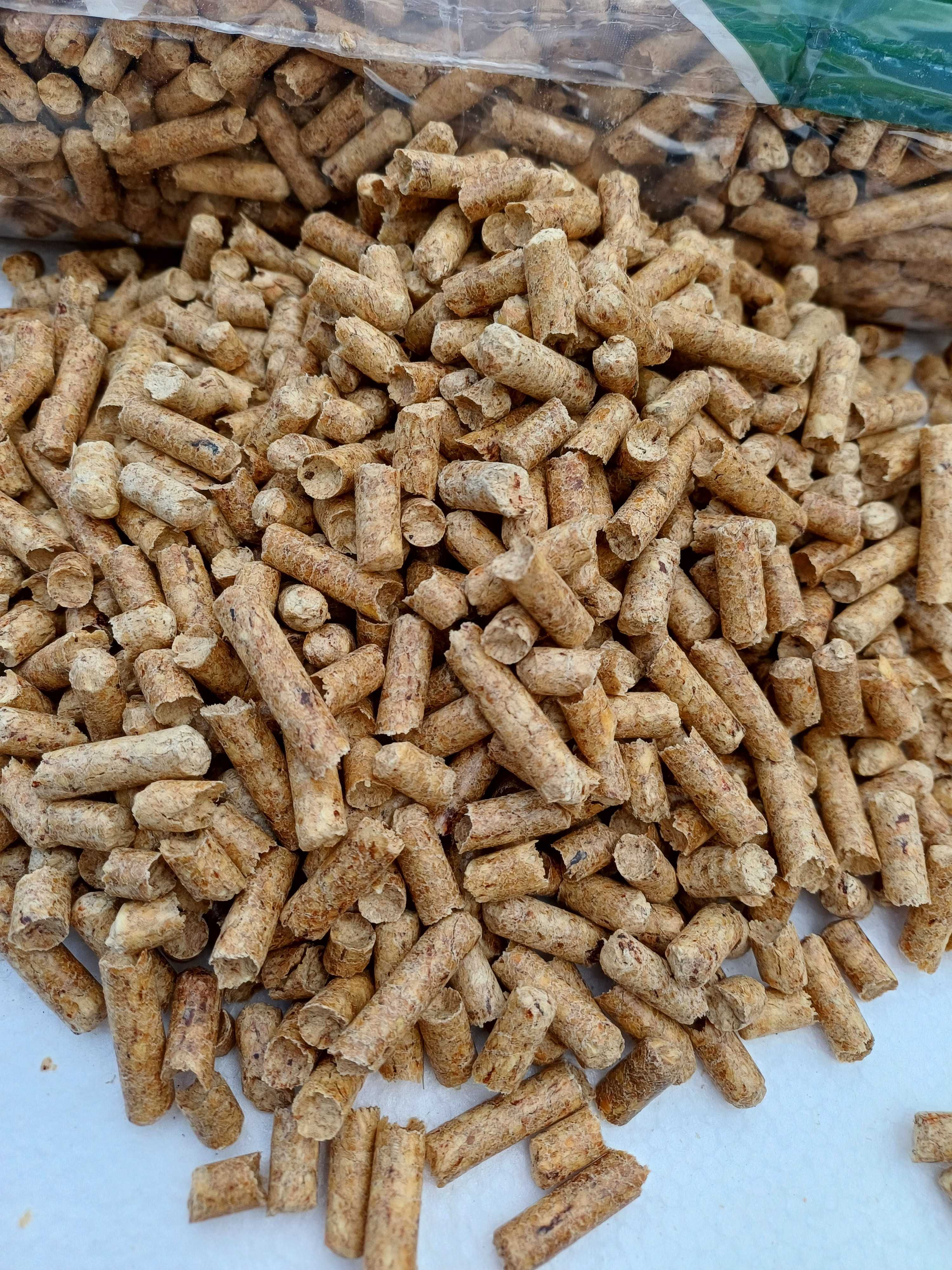 Pellet dębowo - sosnowy A1 6 mm