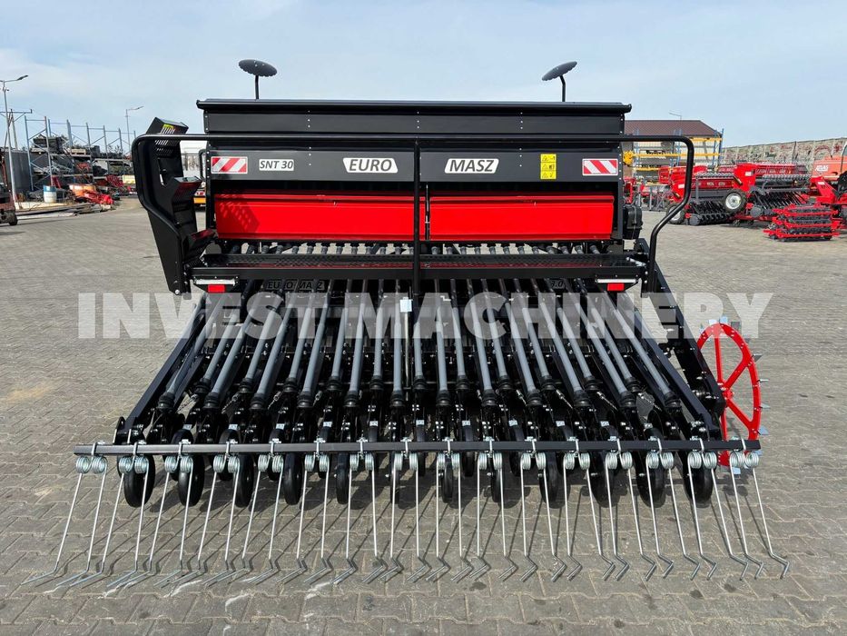 Agregat uprawowo-siewny EURO-MASZ nabudowany BEZORKOWIEC brona siewnik