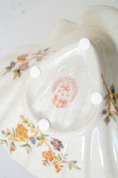 Mydelniczka paterka z aniołkiem porcelana + brąz