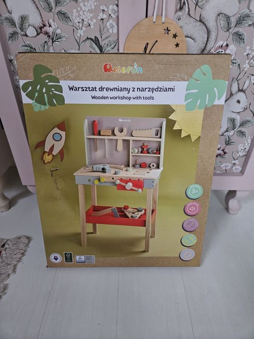 Warsztat drewniany z narzędziami dla dzieci