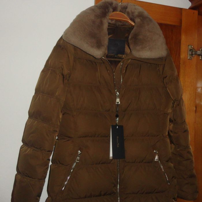 Casaco de penas à prova de água na cor castanho torrado
Massimo D