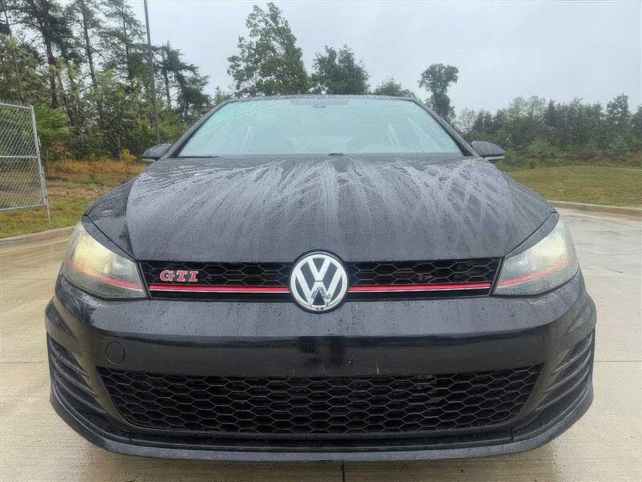 Volkswagen Golf GTI 2.0T SE 4-Door      2017