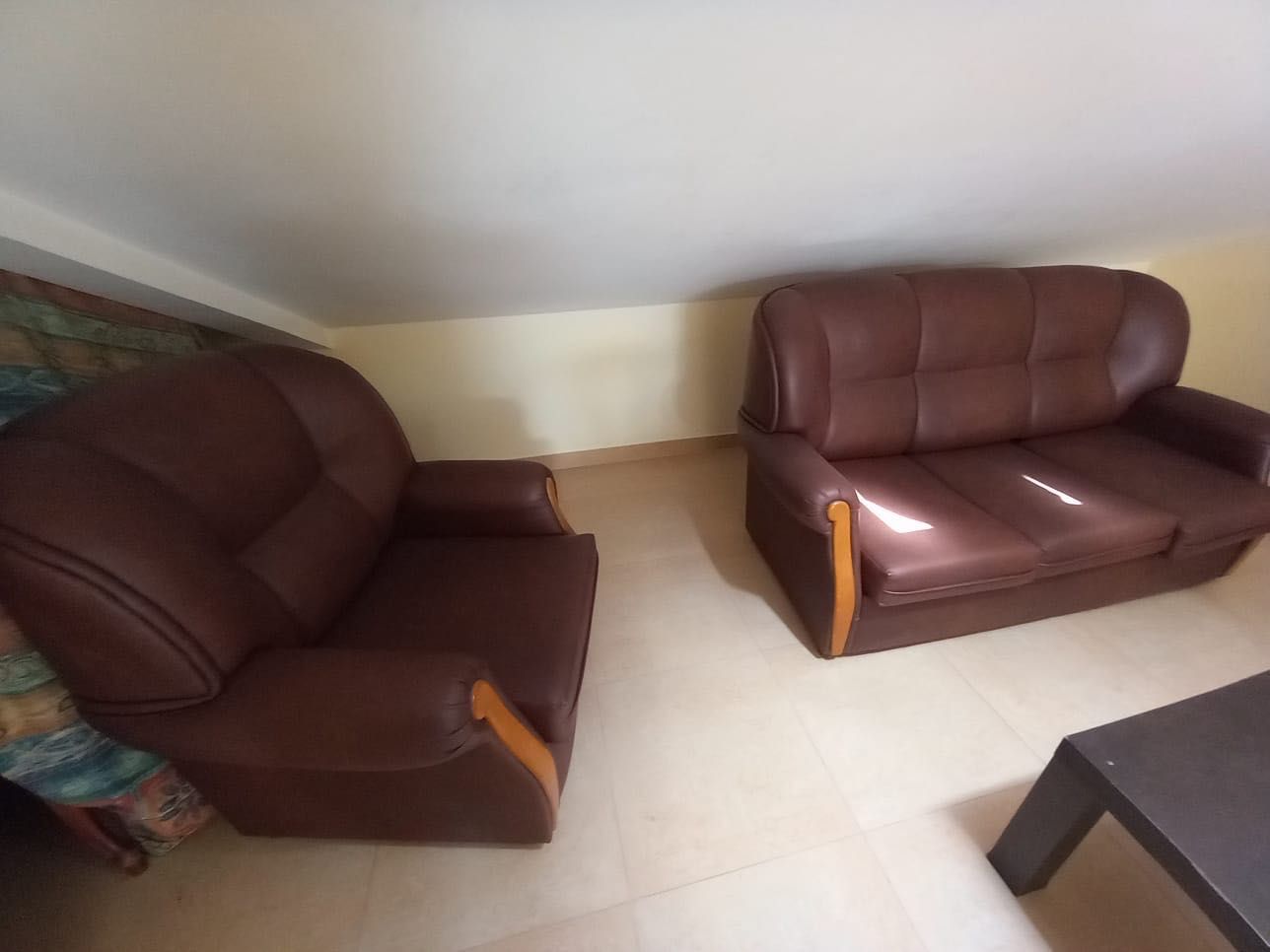 Conjunto sofá-cama e poltrona