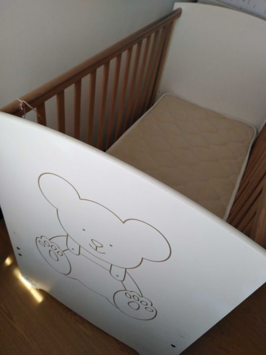 Cama de grades com colchão