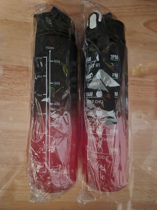 Bidon/butelka na wodę o pojemności 750–800 ml