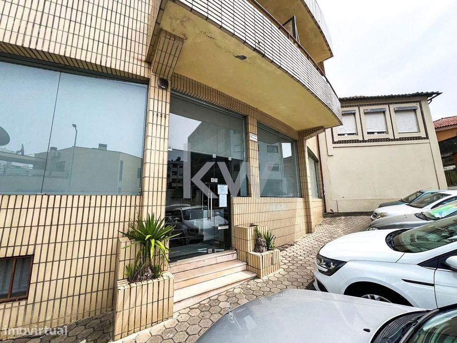 Loja ampla  junto a Santo Ovídeo, Metro