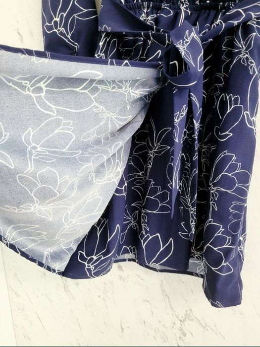 Sukienka kopertowa z wiązaniem w kwiaty magnolie rękaw ¾