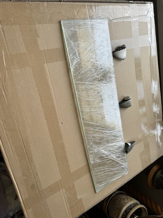 Стікляна поличка