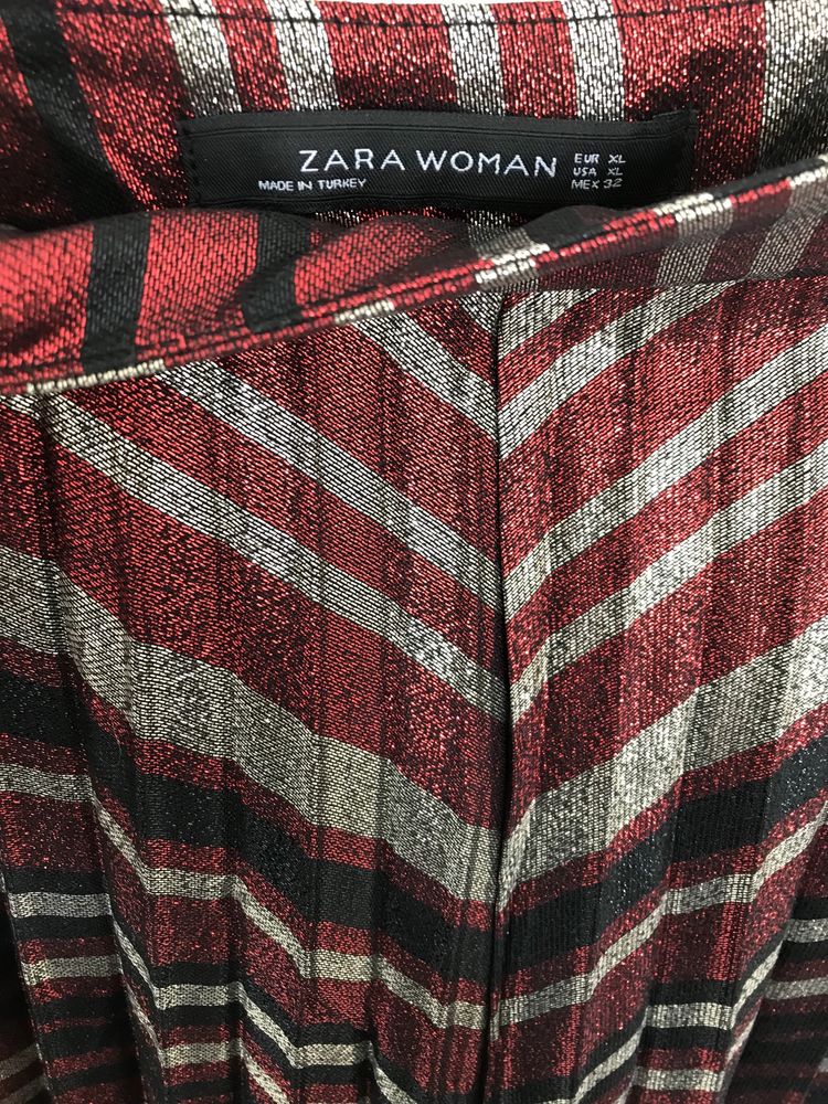 Saia plissada brilhante (Zara, tamanho XL)