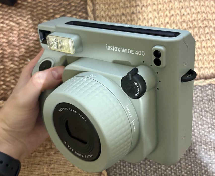 Нова камера з автодруком Fujifilm Instax Wide 400