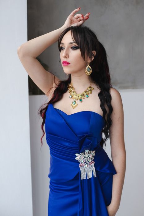 Оренда вечірньої сукні королівського синього кольору ( розмір S)