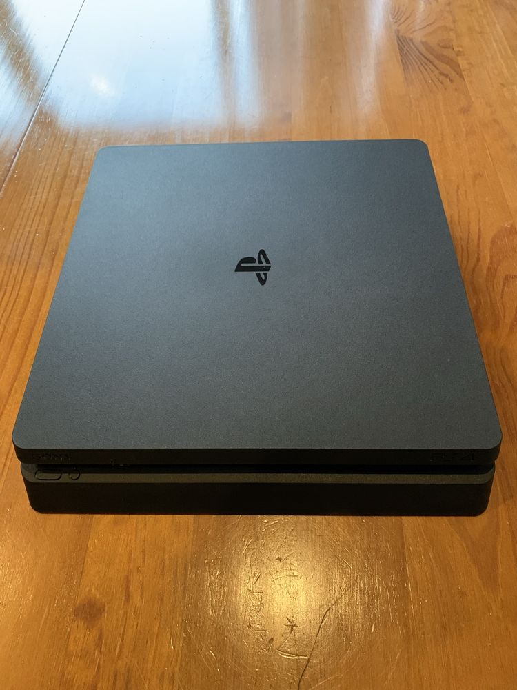 Playstation 4 Slim 500Gb bom estado