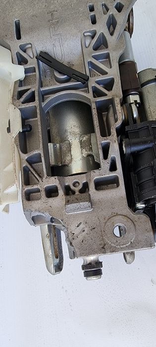 Kolumna krzyżak kolumny blokada bmw e60 e61 e63 m5 m6