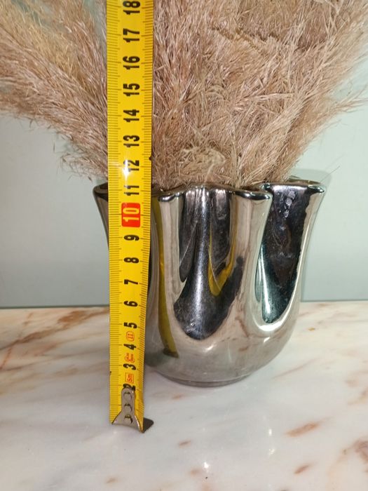 Peça para decoração em porcelana com acabamento em cromado,11cm