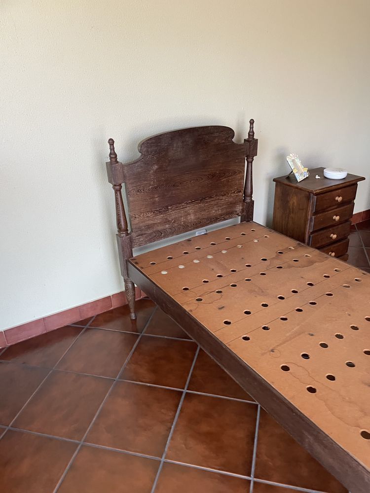 Cama de Solteiro com estrado