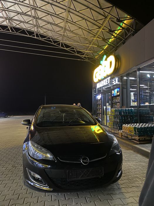 Opel astra j 2013 року