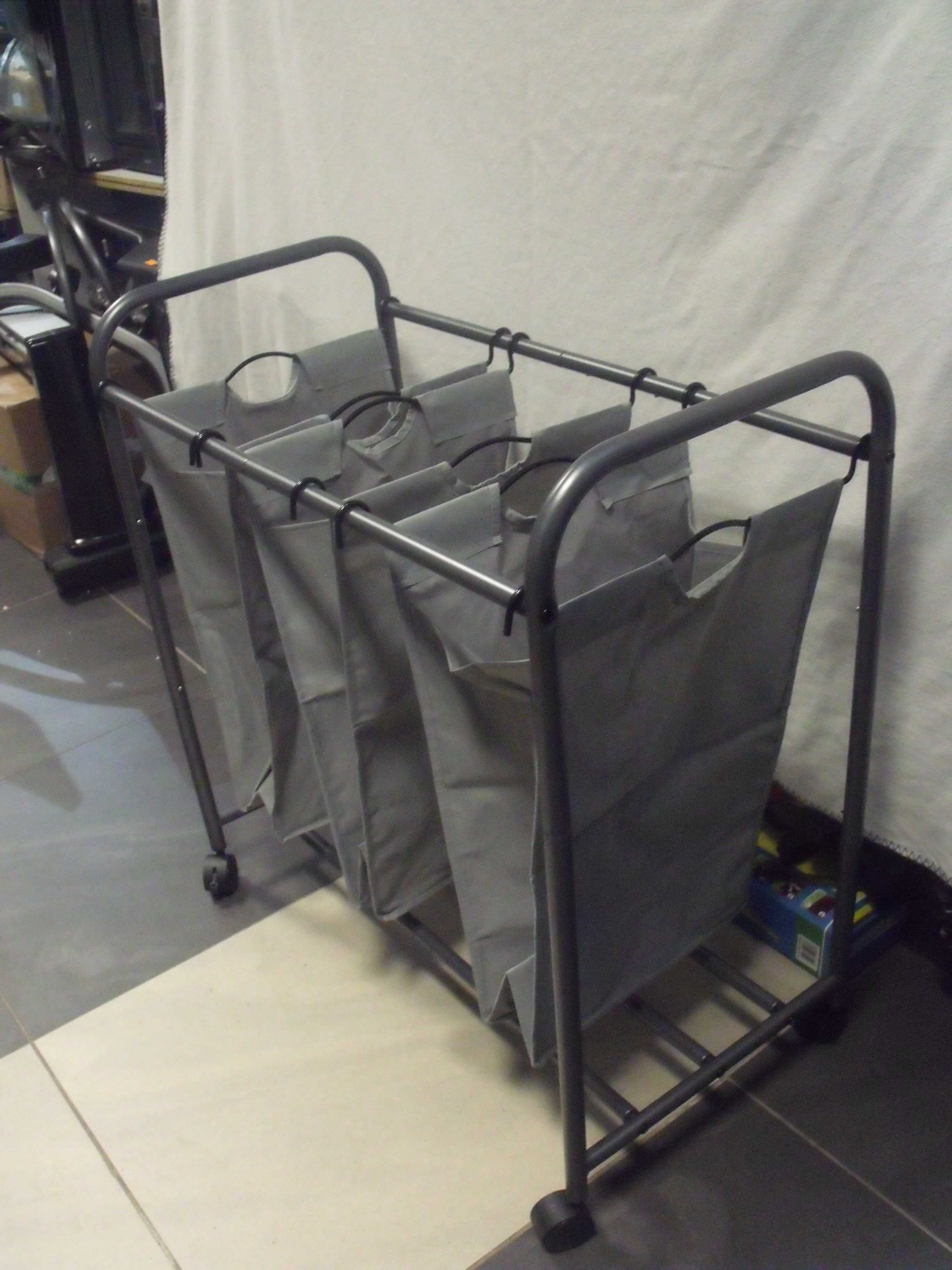 Kosz na pranie z 3 przegródkami mobilny 3 x 44L szary  Songmics