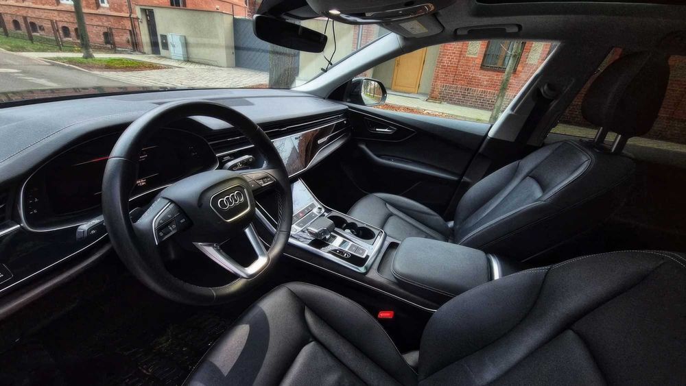 Audi Q8      2023