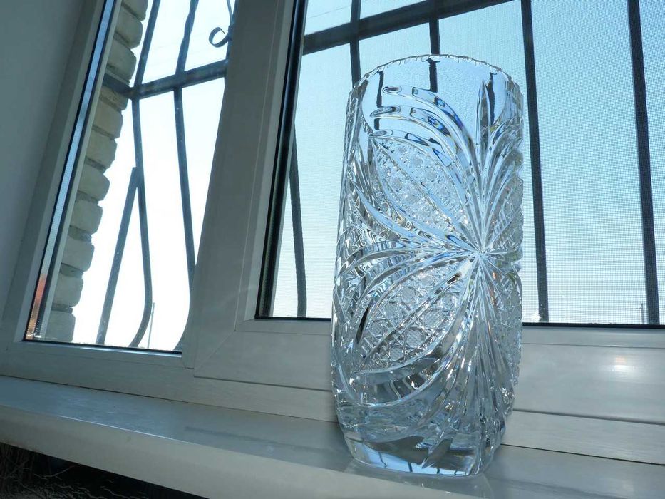 Ваза кришталева, нова, масивна, вис. 23 см.