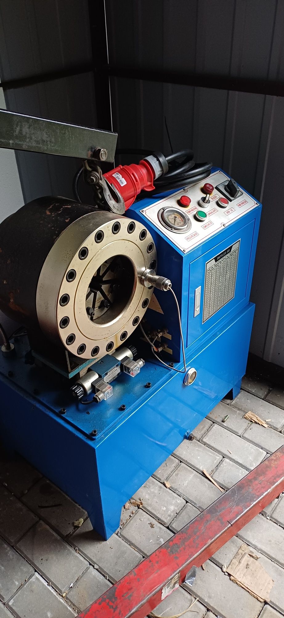Zakiwarka do węży hydraulicznych