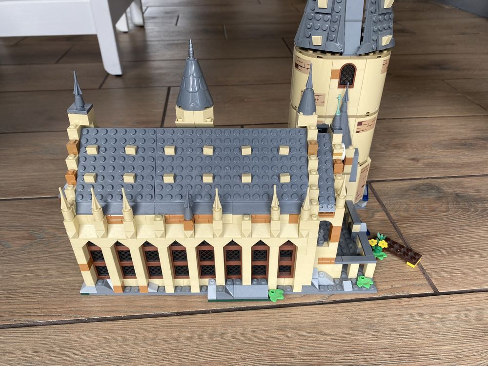 Zamek Hogwart Lego  75953 i drzewo Justice Magician