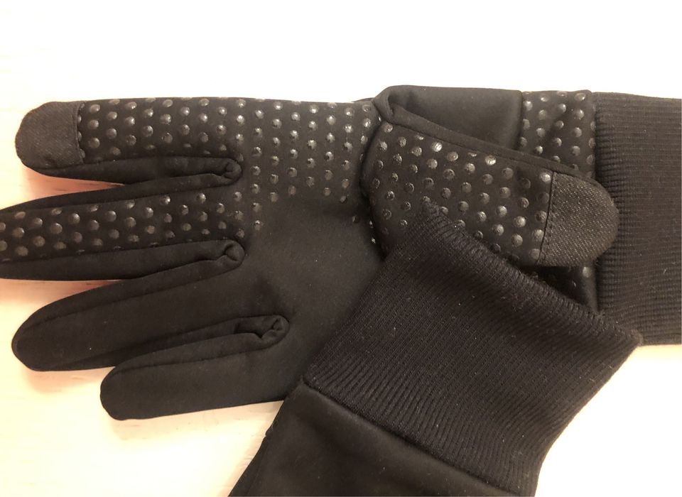 рукавички з сенсорними вставками . Німеччина