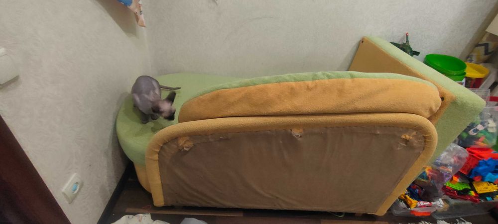 Диван одномісний дитячий.