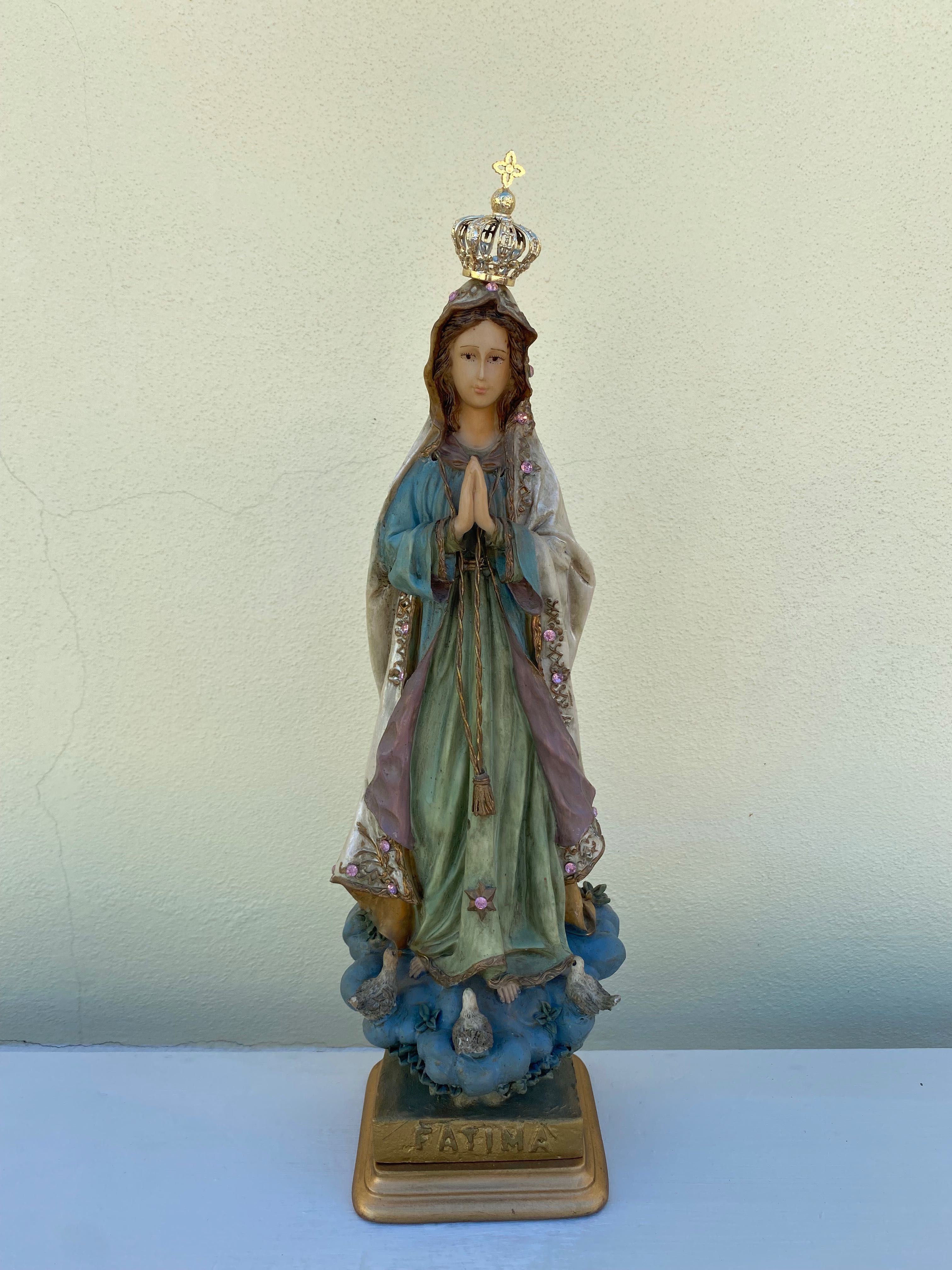 Santuário com Figura de Nossa Senhora de Fátima