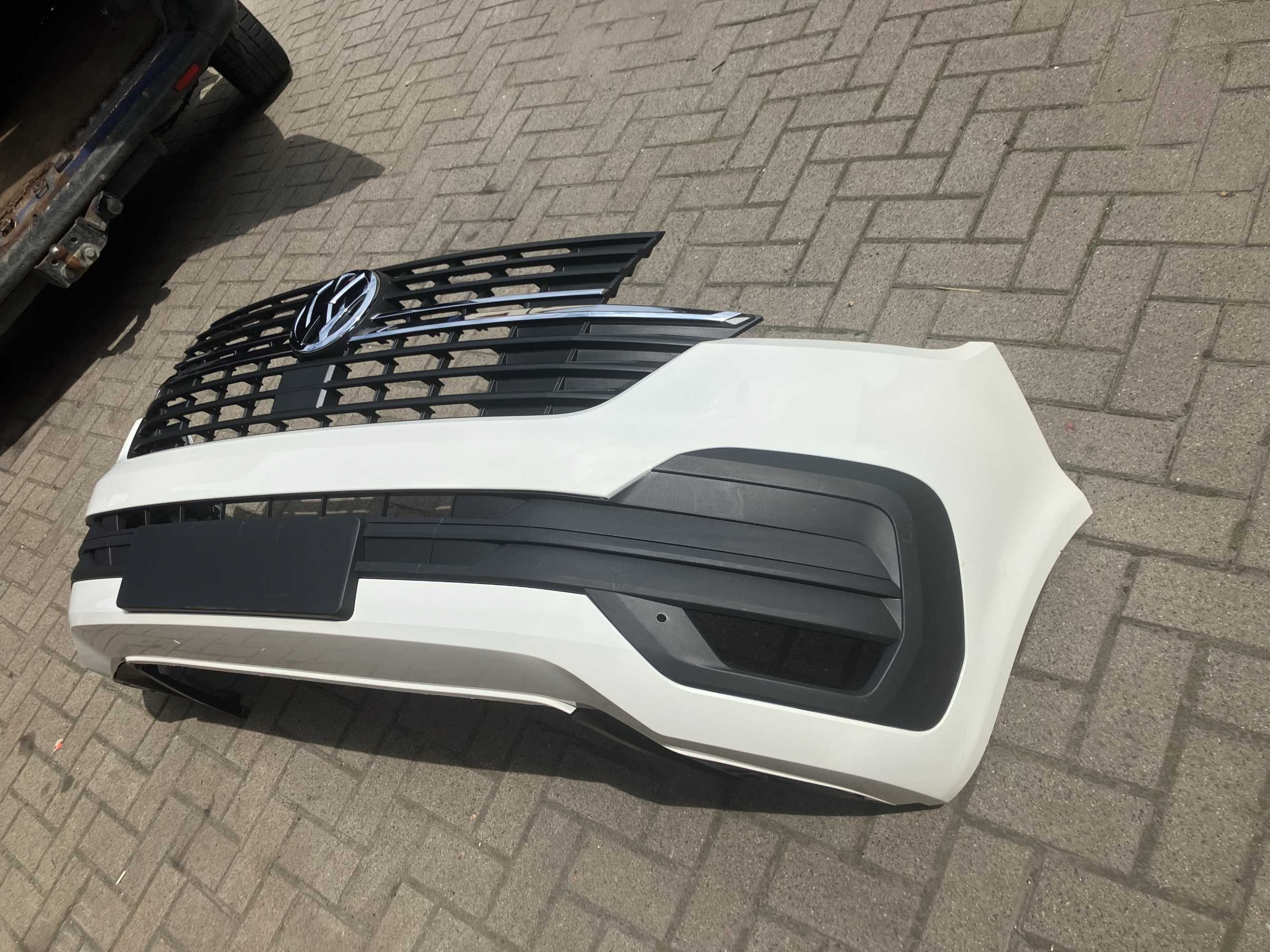 Zderzak przód T6 Lift T6.1 Multivan, Caravelle kpl bez PDC;  4-kolory