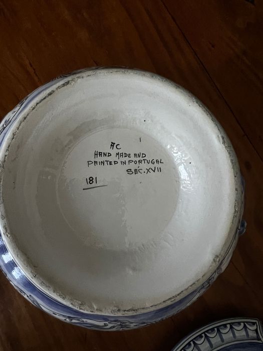 Terrina e prato em faiança de Alcobaça