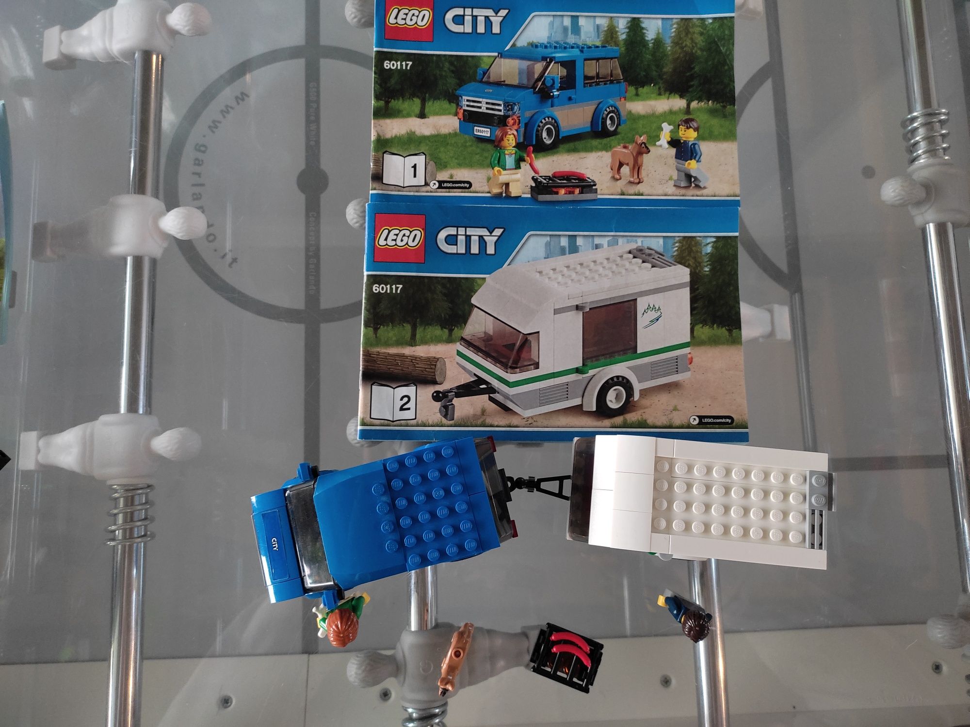 LEGO City van z przyczepą 60117