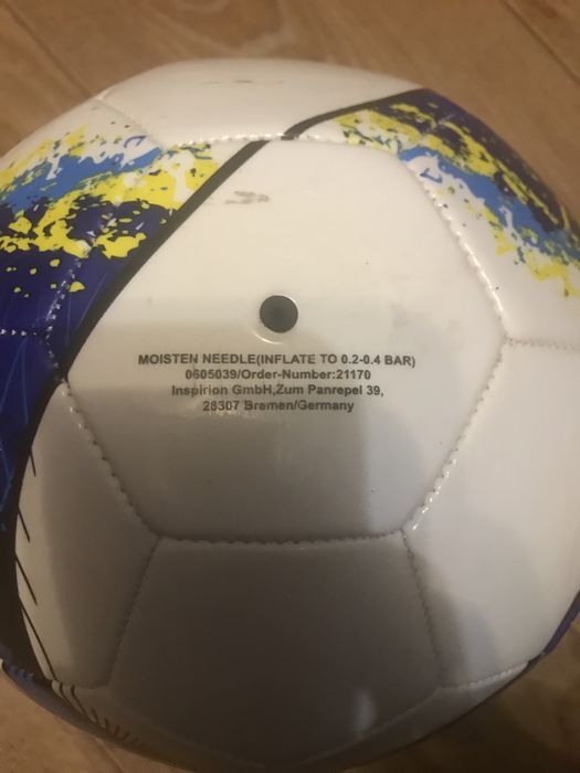 Футбольний м‘яч новий
