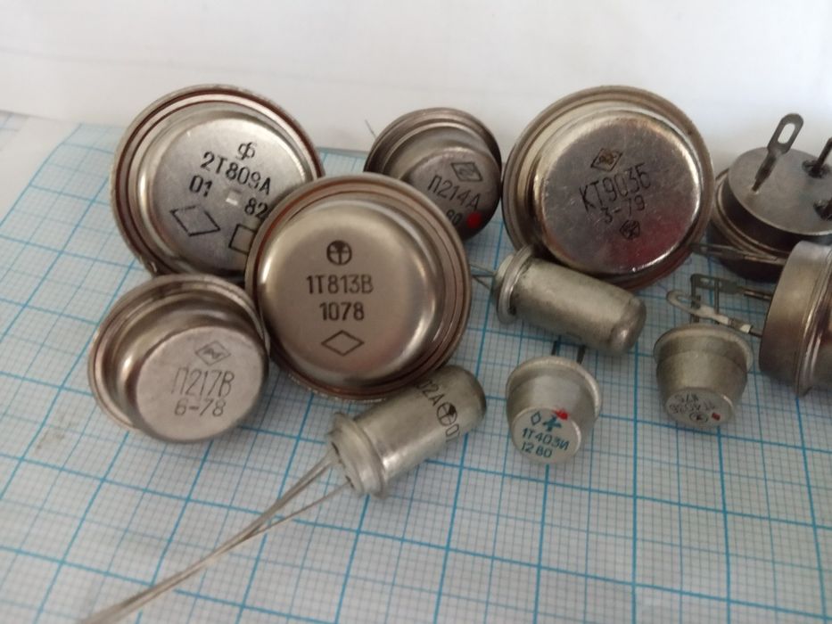 Транзистори різні.