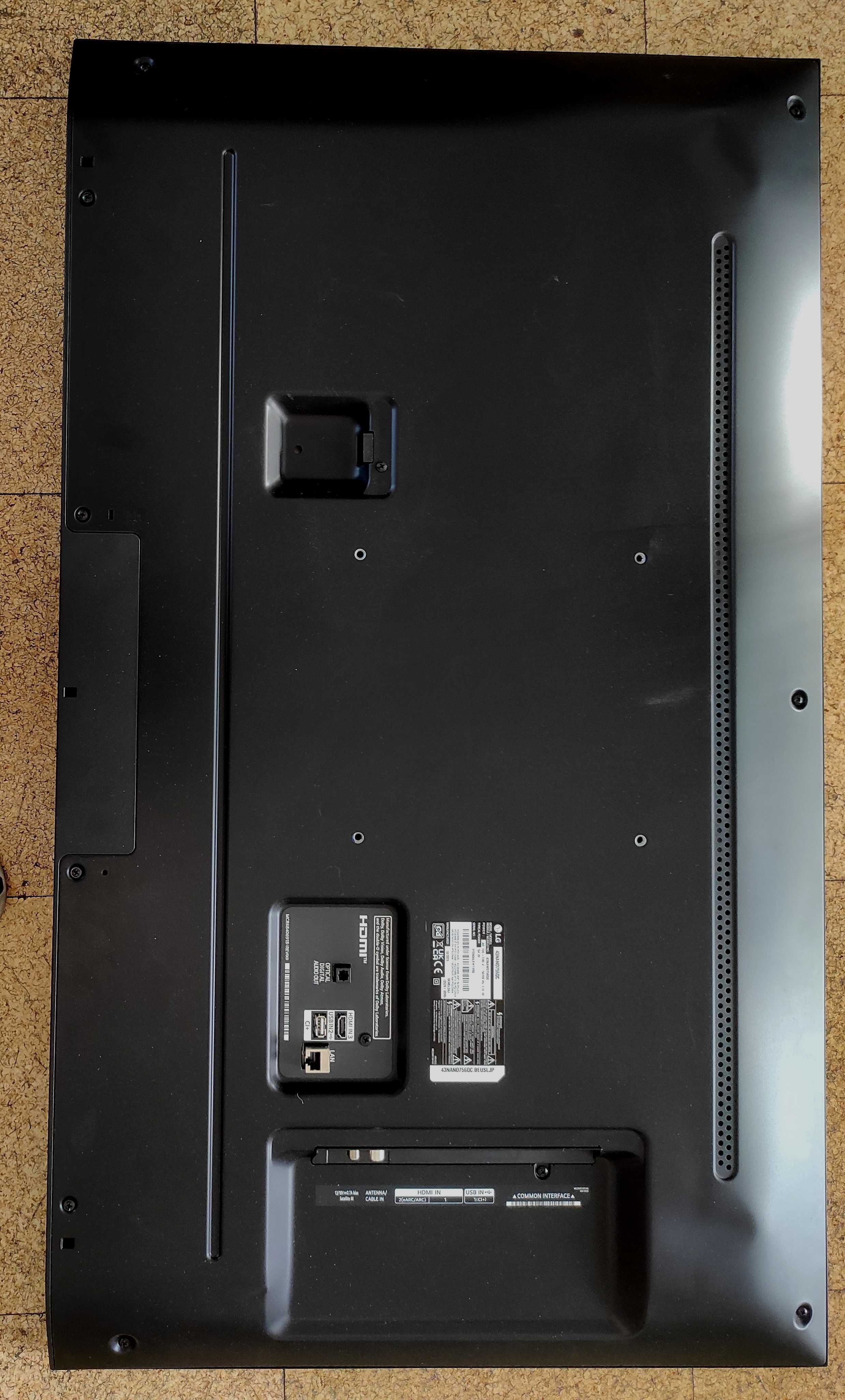 Tv LG 43NANO7560C para peças. Ecrã partido