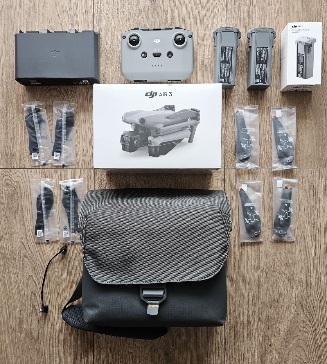 Nowy dron DJI Air 3 w zestawie Fly More Combo