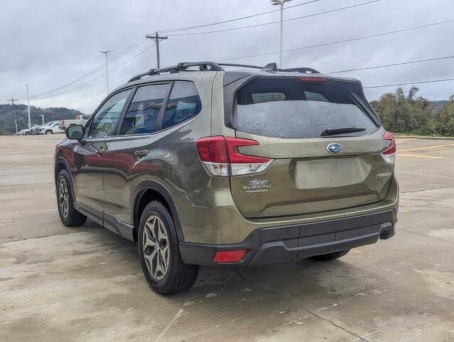 Subaru Forester Premium Crossover      2024
