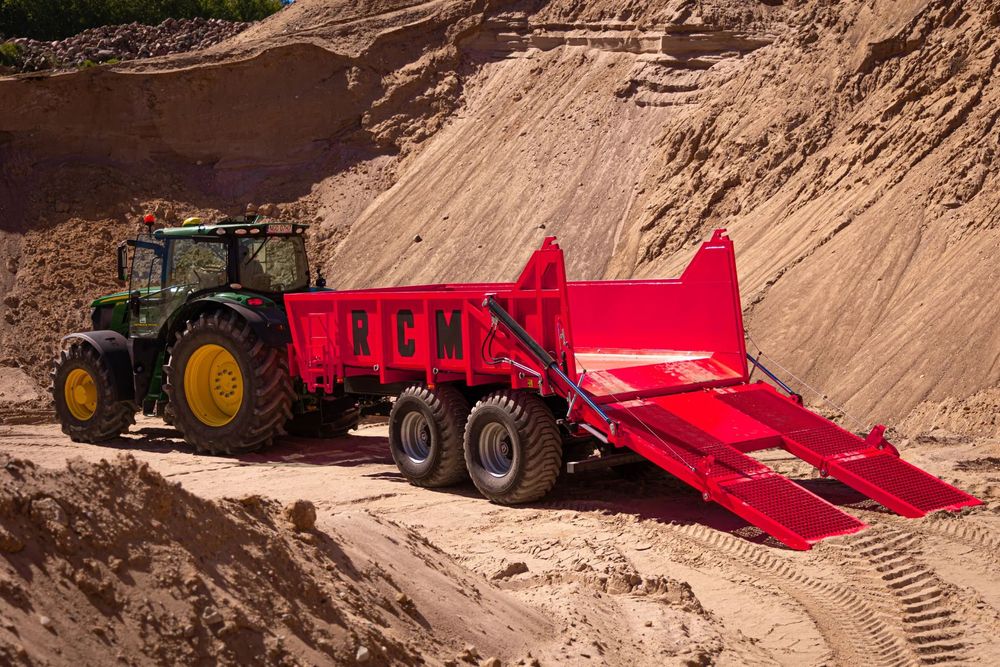 RCM CT1  RCM CT1 przyczepa z najazdami na midi maszynę skorupa pancerna POLSKA