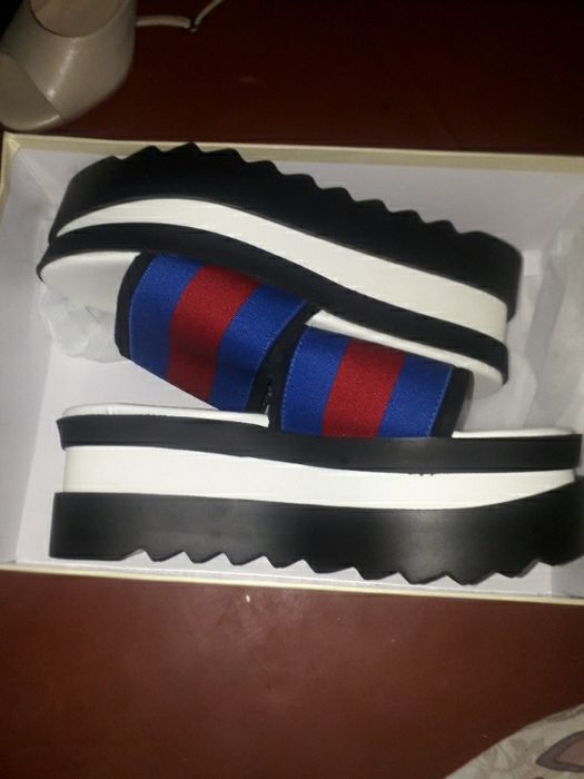 Продам новые шлепанцы