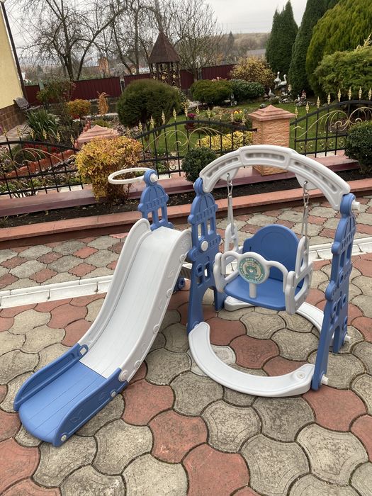 Дитяча гірка та гойдалка