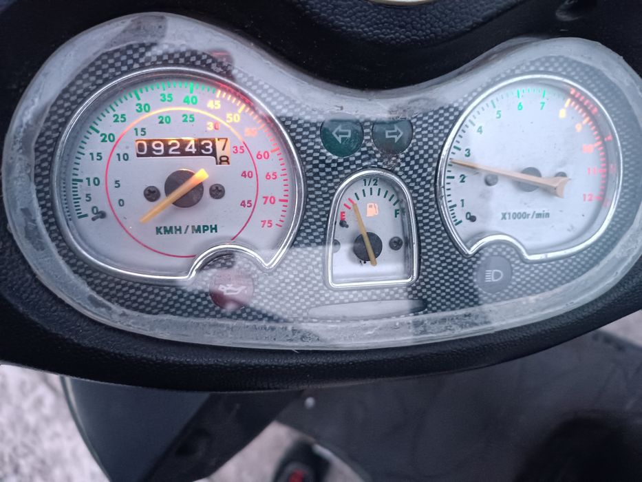 Продам скутер двух местный 2т