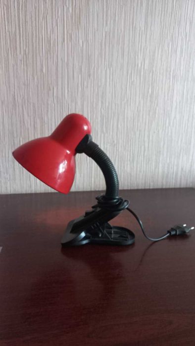 Продам  електричну лампу "кліпсу"