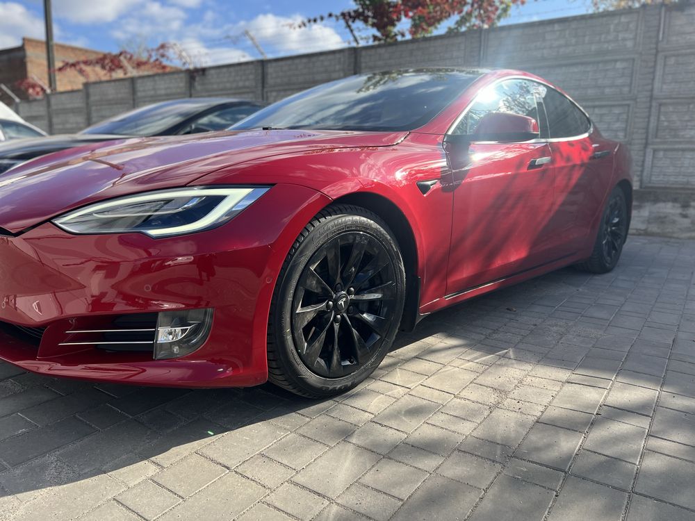 Tesla Model S 2020