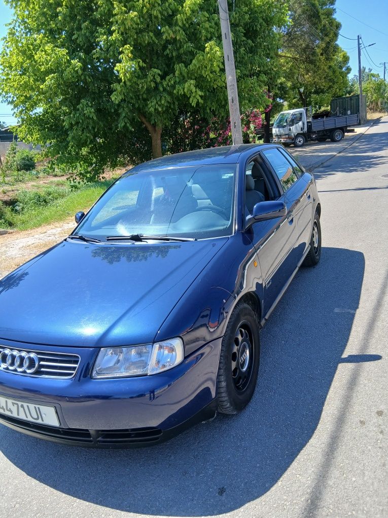 Audi em bom estado