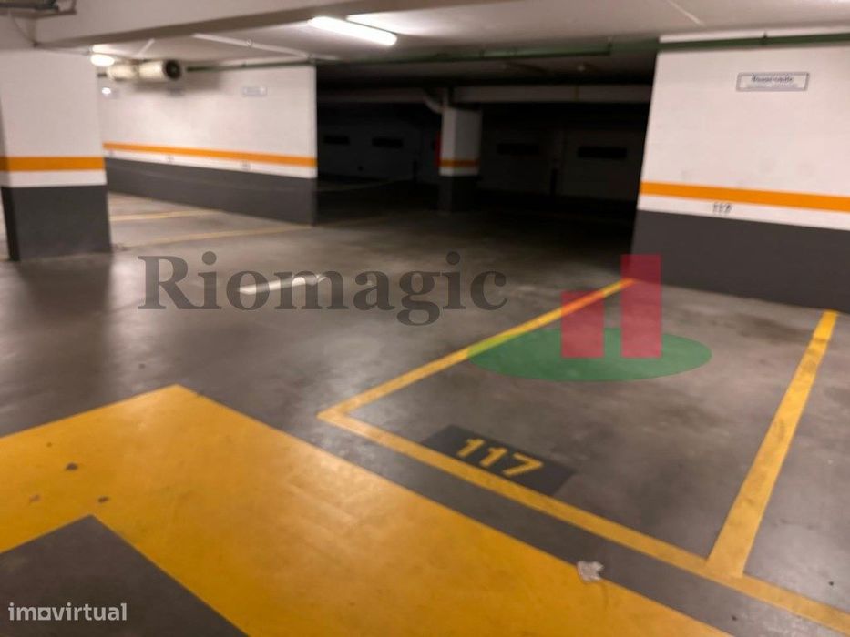 Lisboa - Benfica - Estacionamentos disponíveis no Condomínio Grão V...
