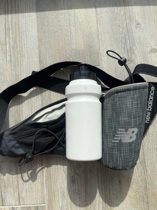 Поясная сумка с для бега с бутылкой воды New Balance