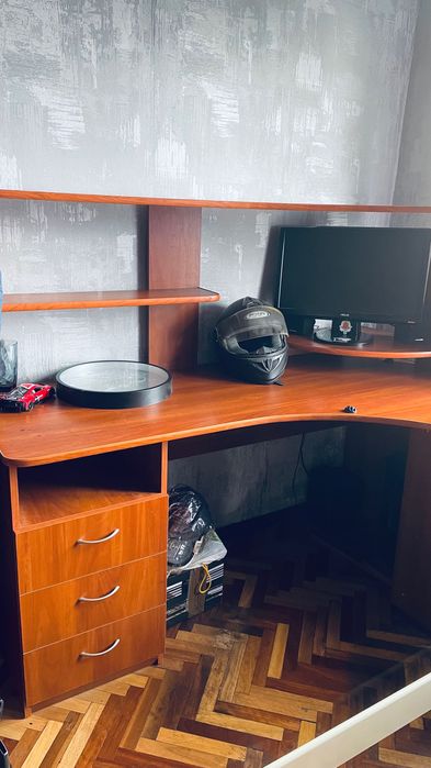 Письмовий стіл, офісний стіл