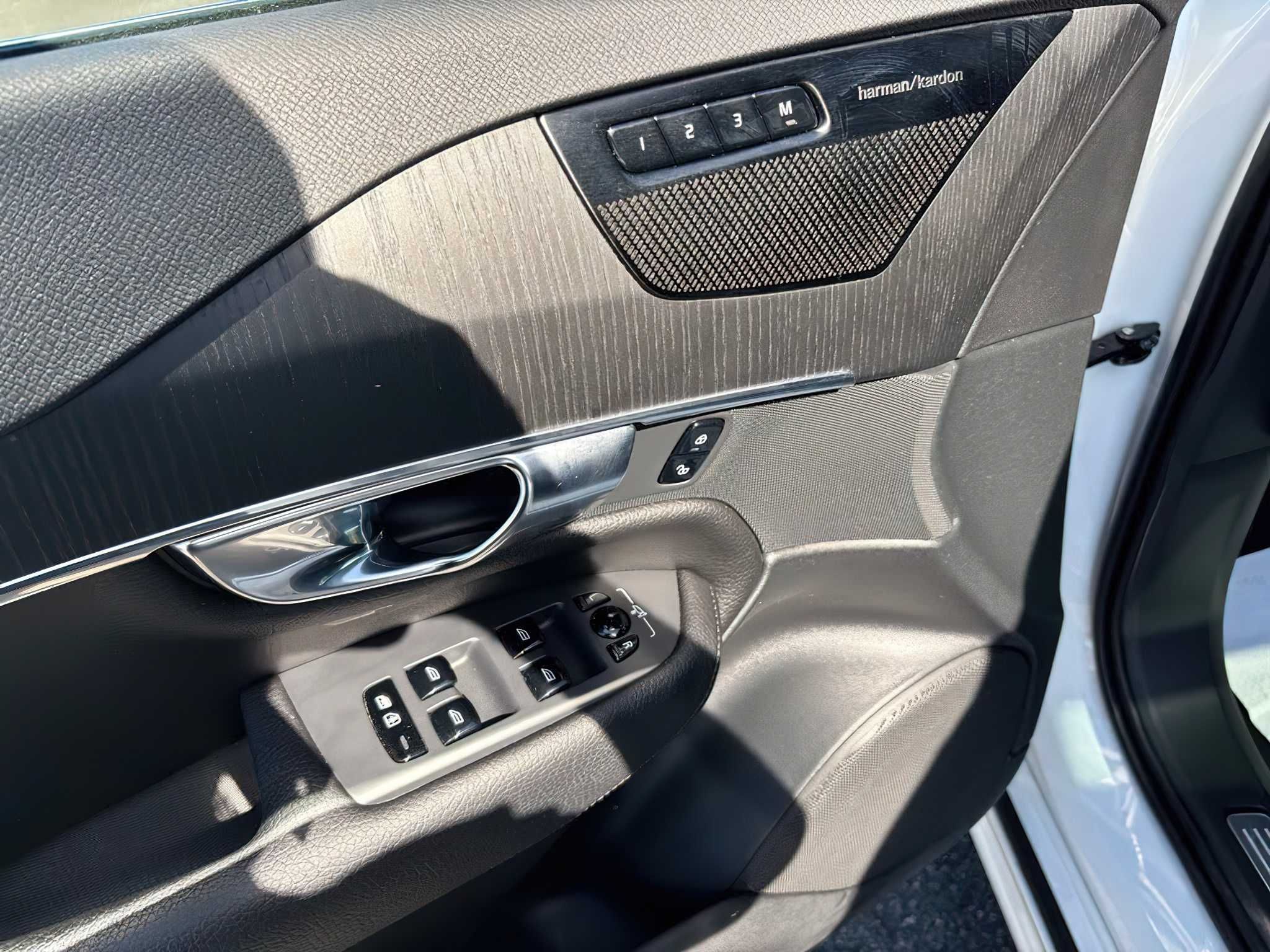 Volvo XC90 T8 Momentum 2020