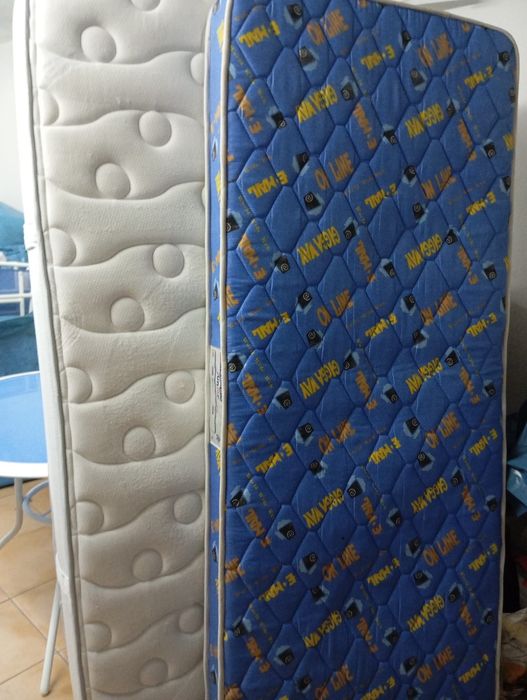 Vendo 2 colchões