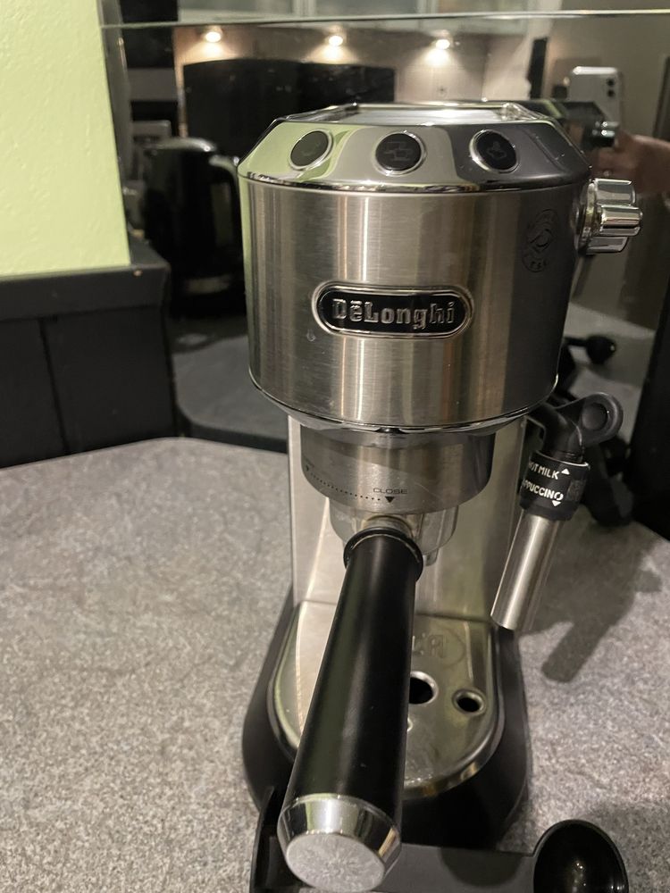 Ekspres DELONGHI Dedica Style EC685.W